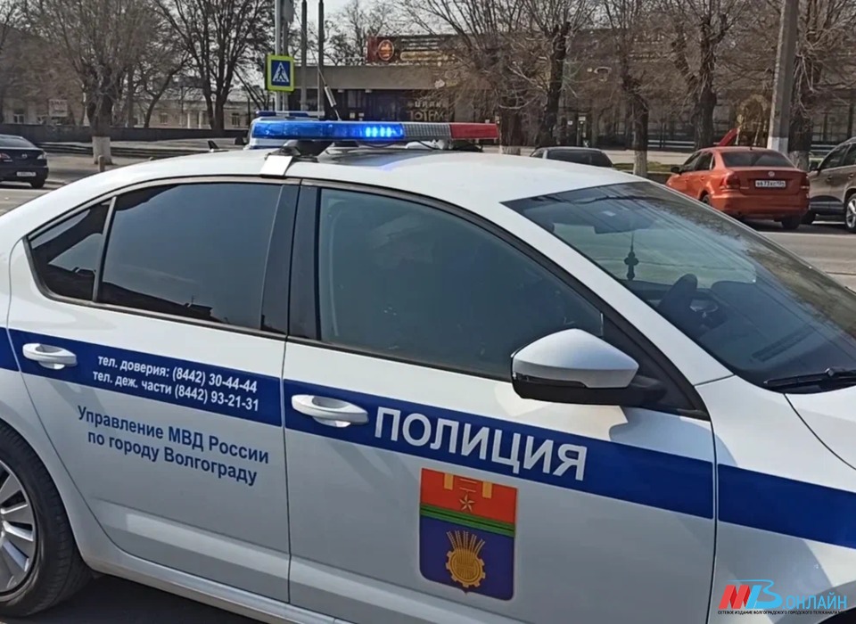 В Волгограде под окнами многоэтажки нашли тело подростка